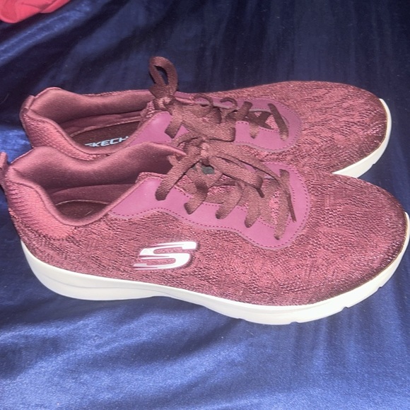 🌟Skechers Sneakers in burgundy, Comfortable Lifestyle Shoes - Picture 2 of 7